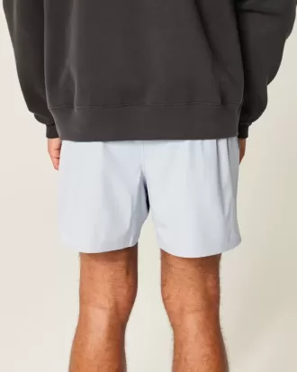 Aktiva shorts med logotyp på mitten av låret