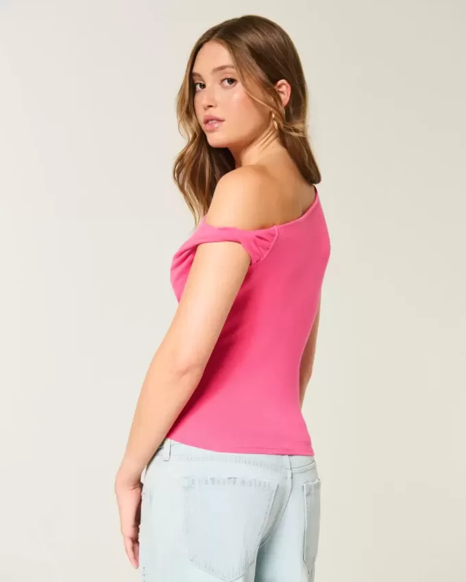 Asymmetrisk off-the-shoulder topp Asymmetrisk off-the-shoulder topp