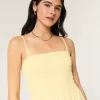 Axelbandslös midiklänning i linneblandning Axelbandslös midiklänning i linneblandning