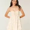 Axelbandslös Ruffle Babydoll Miniklänning Axelbandslös Ruffle Babydoll Miniklänning