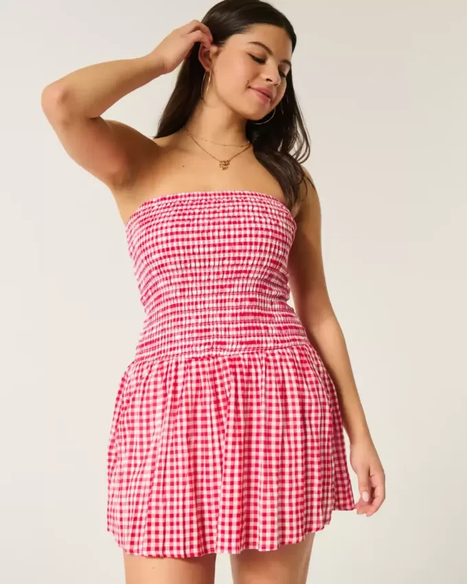 Axelbandslös smockad bodice miniklänning Axelbandslös smockad bodice miniklänning