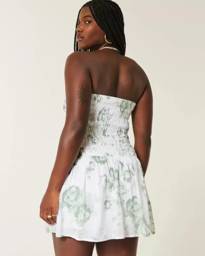 Axelbandslös smockad bodice miniklänning Axelbandslös smockad bodice miniklänning