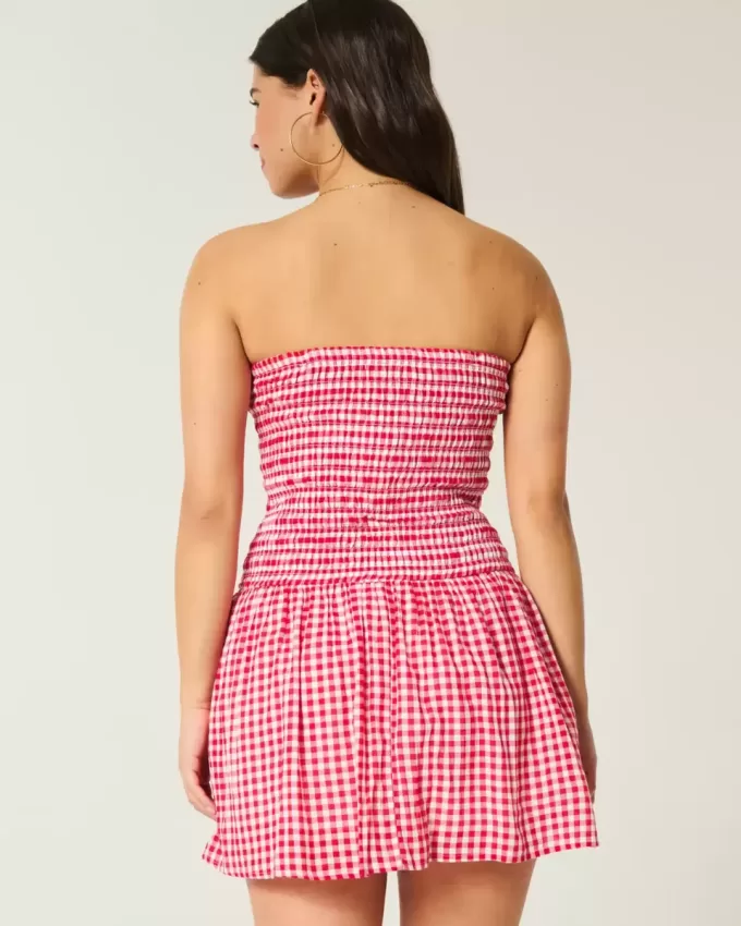 Axelbandslös smockad bodice miniklänning Axelbandslös smockad bodice miniklänning