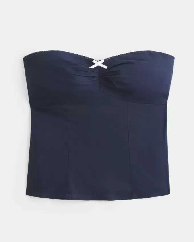 Axelbandslös topp med spetsar från Picot Axelbandslös topp med spetsar från Picot