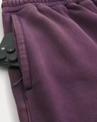 Baggy fleeceshorts ovanför knäet
