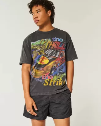 Baggy fotbollsshorts på mitten av låret