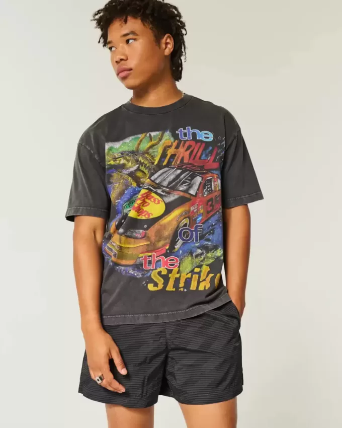 Baggy fotbollsshorts på mitten av låret