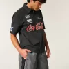 Baggy fotbollsshorts på mitten av låret