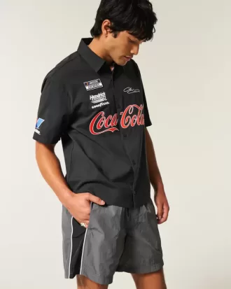 Baggy fotbollsshorts på mitten av låret
