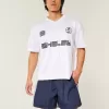 Baggy fotbollsshorts på mitten av låret