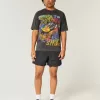 Baggy fotbollsshorts på mitten av låret