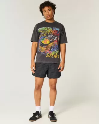 Baggy fotbollsshorts på mitten av låret