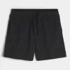 Baggy fotbollsshorts på mitten av låret