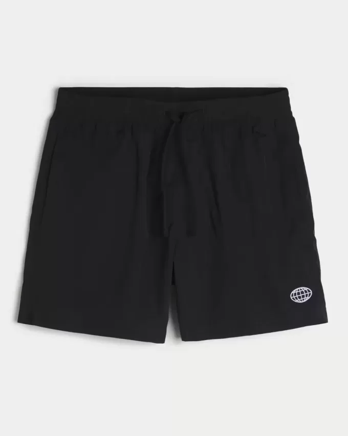 Baggy fotbollsshorts på mitten av låret