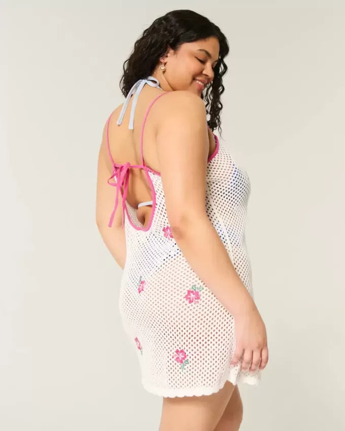 Blommig broderad klänning i virkad stil Blommig broderad klänning i virkad stil