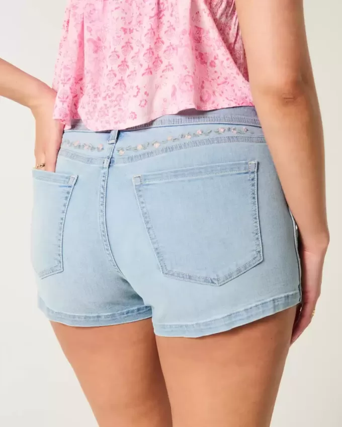 Curvy Low-Rise Light Wash Blommig Broderade Shortie Shorts