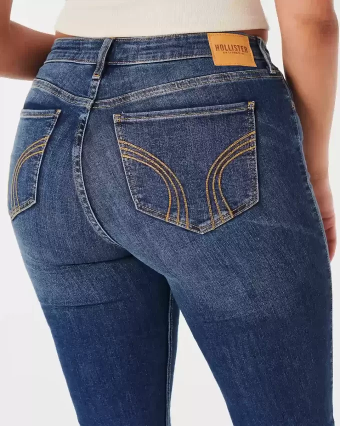 Curvy mid-Rise Medium Wash Boot Jeans Curvy mid-Rise Medium Wash Boot Jeans
