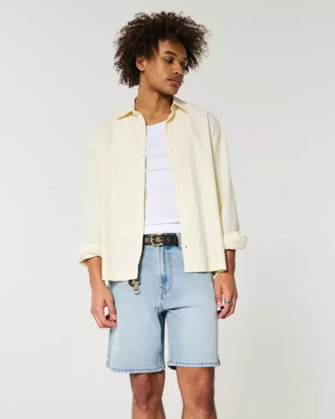 Distressed lösa jeansshorts ovanför knäet
