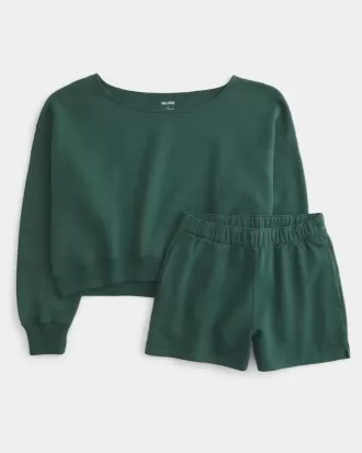 Easy Off-the-Soulder Sweatshirt & Fleece Shorts Set