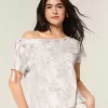 Easy Off-the-Soulder Tie Camo T-shirt Easy Off-the-Soulder Tie Camo T-shirt