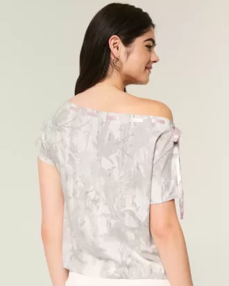 Easy Off-the-Soulder Tie Camo T-shirt