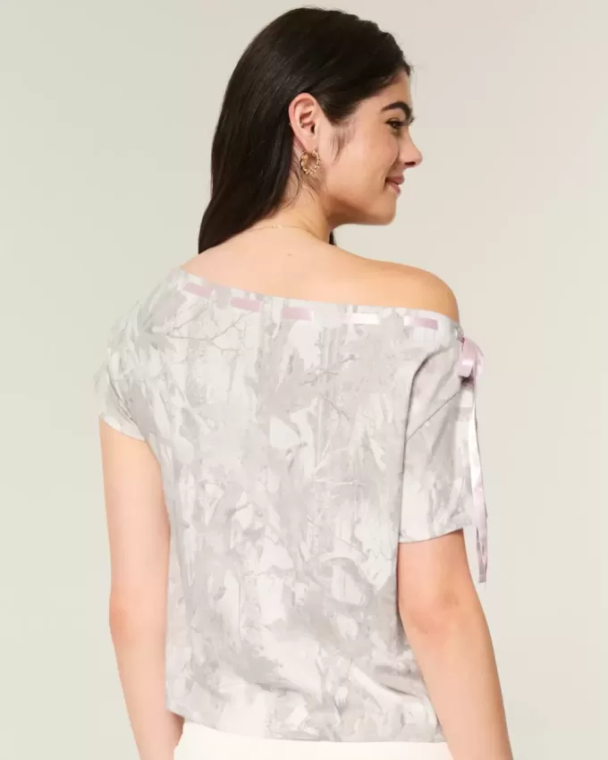 Easy Off-the-Soulder Tie Camo T-shirt Easy Off-the-Soulder Tie Camo T-shirt