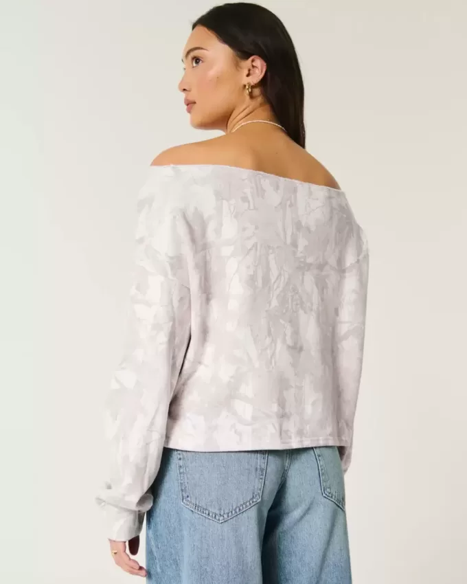 Enkel tröja med dubbla off-the-shoulder-camomönster Enkel tröja med dubbla off-the-shoulder-camomönster