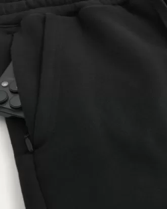 Fleeceshorts på mitten av låret
