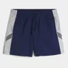 Fotbollsshorts på mitten av låret