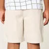 Golfshorts som kyler över knäet
