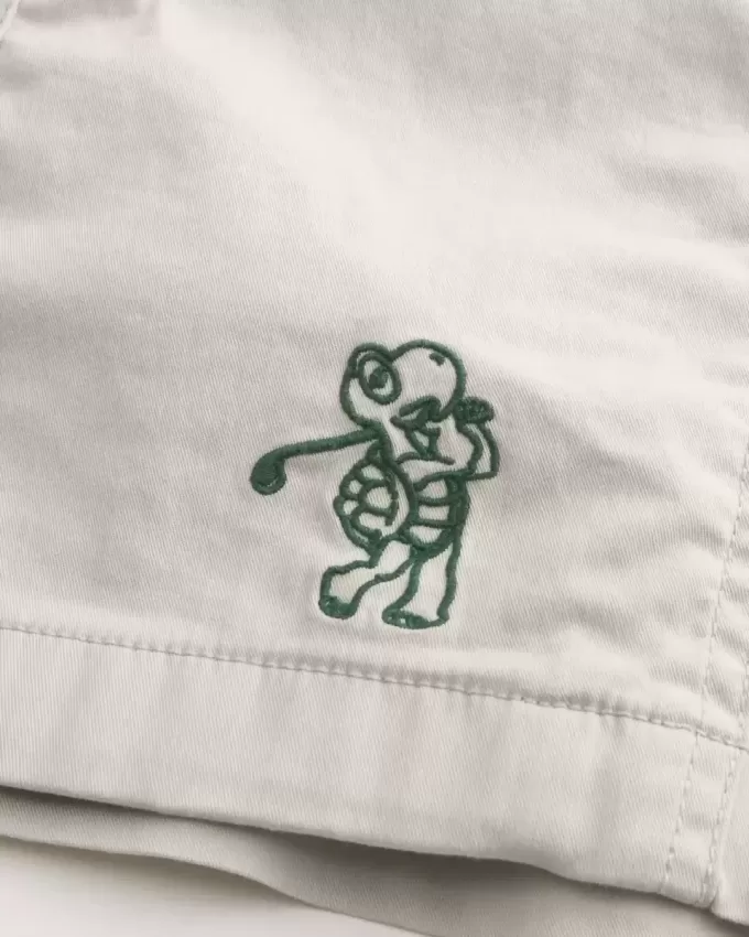 Golfshorts som kyler över knäet
