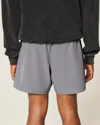 Grafiska aktiva shorts på mitten av låret