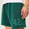 Grafiska lös fleeceshorts på mitten av låret