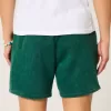 Grafiska lös fleeceshorts på mitten av låret