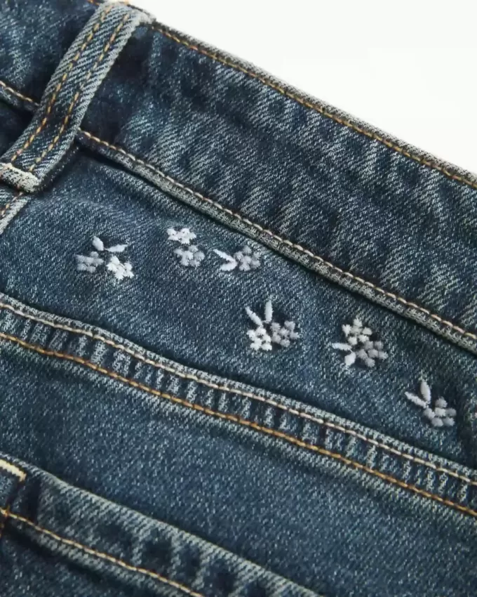 High-Rise Dark Wash Broderade Blommor Flare Jeans High-Rise Dark Wash Broderade Blommor Flare Jeans