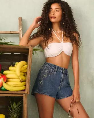 High-Rise Medium Wash Blommiga broderade A-line jeansshorts