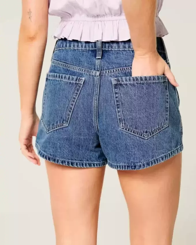 High-Rise Medium Wash Blommiga broderade A-line jeansshorts High-Rise Medium Wash Blommiga broderade A-line jeansshorts