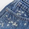 High-Rise Medium Wash Blommiga broderade A-line jeansshorts High-Rise Medium Wash Blommiga broderade A-line jeansshorts