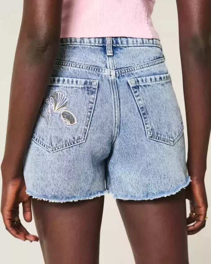 High-Rise Medium Wash Shell broderade baggy jeansshorts 5″ High-Rise Medium Wash Shell broderade baggy jeansshorts 5″