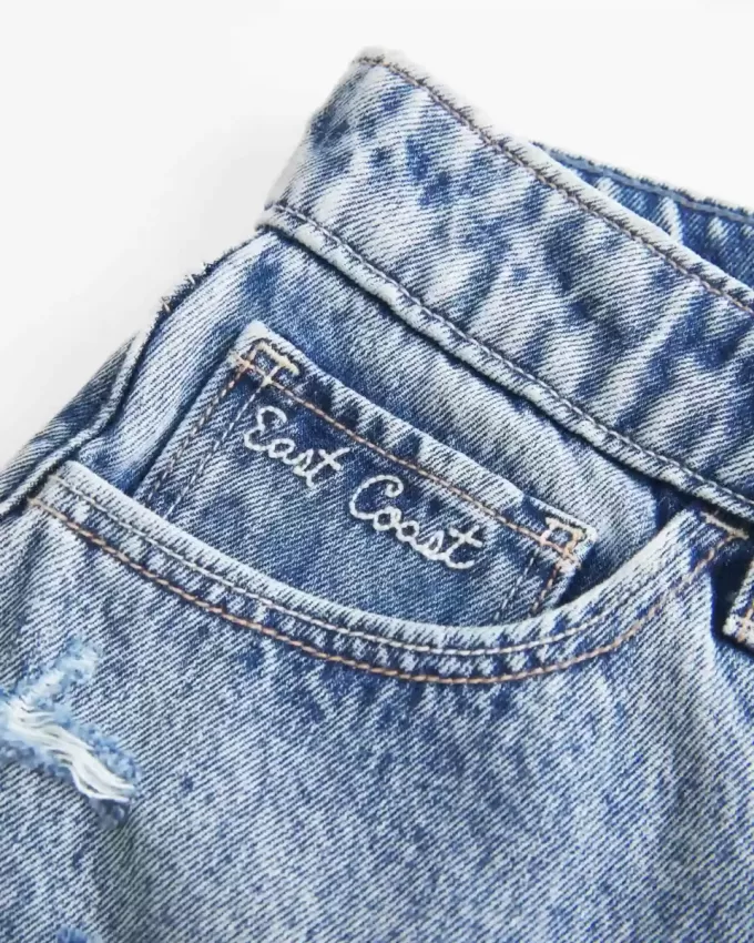 High-Rise Medium Wash Shell broderade baggy jeansshorts 5″ High-Rise Medium Wash Shell broderade baggy jeansshorts 5″