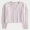 Hollister Comfy Cloud Boxy tröja med hack i halsen Hollister Comfy Cloud Boxy tröja med hack i halsen