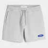 Hollister Feel Good-fleece Fords grafiska shorts på mitten av låret Hollister Feel Good-fleece Fords grafiska shorts på mitten av låret