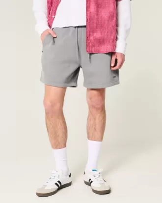 Hollister Feel Good lösa shorts i fleece på mitten av låret