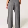 Hollister Livvy Low-Rise Wide-Leg byxor Hollister Livvy Low-Rise Wide-Leg byxor