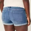Kurviga, låga medeltvättade shorts i denim Kurviga, låga medeltvättade shorts i denim