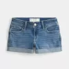Kurviga, låga medeltvättade shorts i denim Kurviga, låga medeltvättade shorts i denim