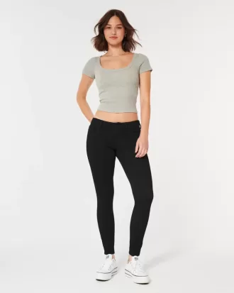 Kurviga låga svarta superskinny jeans