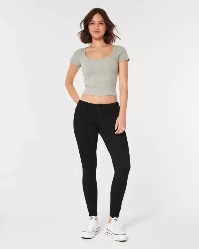 Kurviga låga svarta superskinny jeans