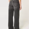 Kurviga låga tvättade svarta baggy jeans