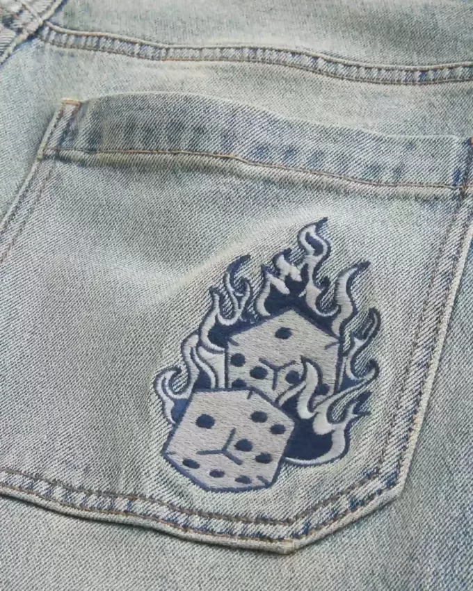 Light Wash Broderade Tärningar Skater Baggy Jeans Light Wash Broderade Tärningar Skater Baggy Jeans